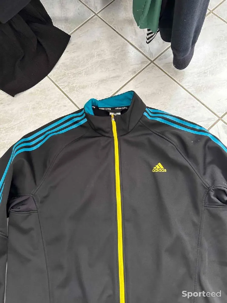 Veste cyclisme adidas d'occasion Ajouté le : 07/10/2023