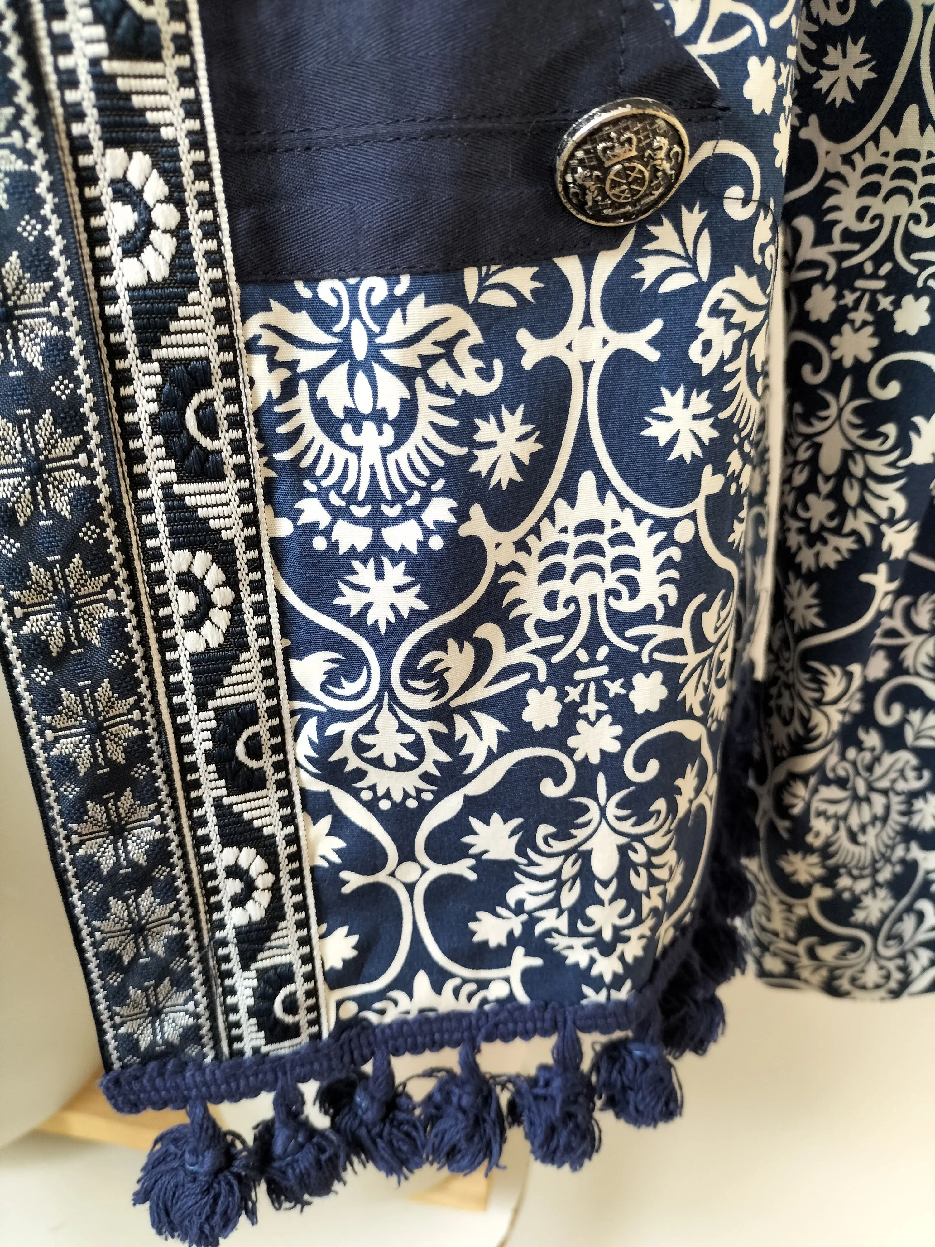 Veste officier bleue et blanche Missing Johnny T. L